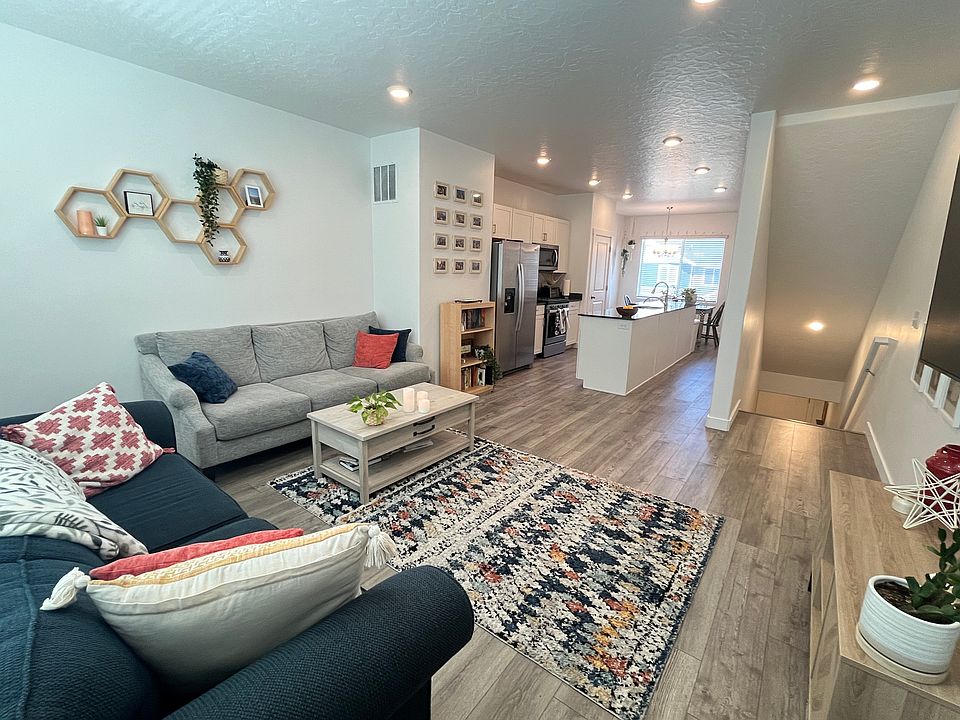 1st image of 1061 E Waterway Ln