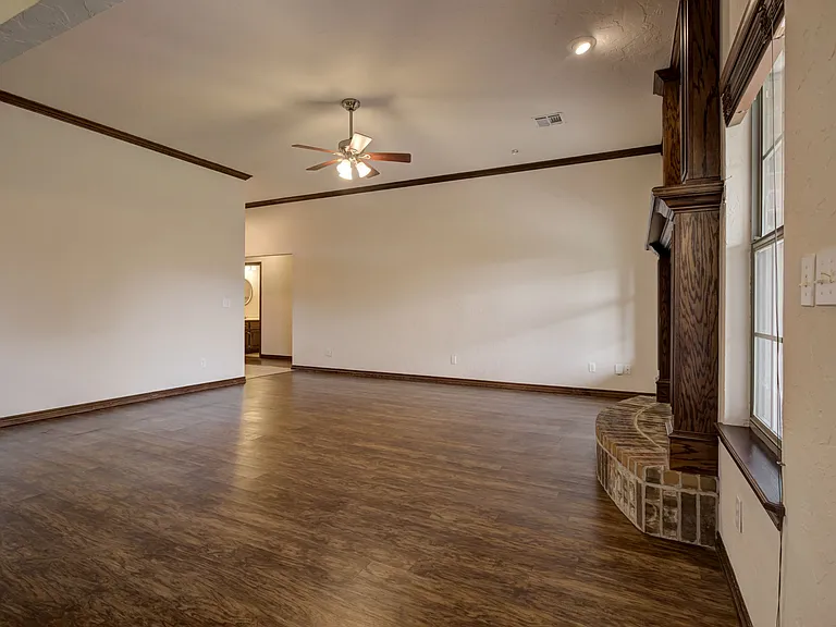 509 Finch St — Photo 5