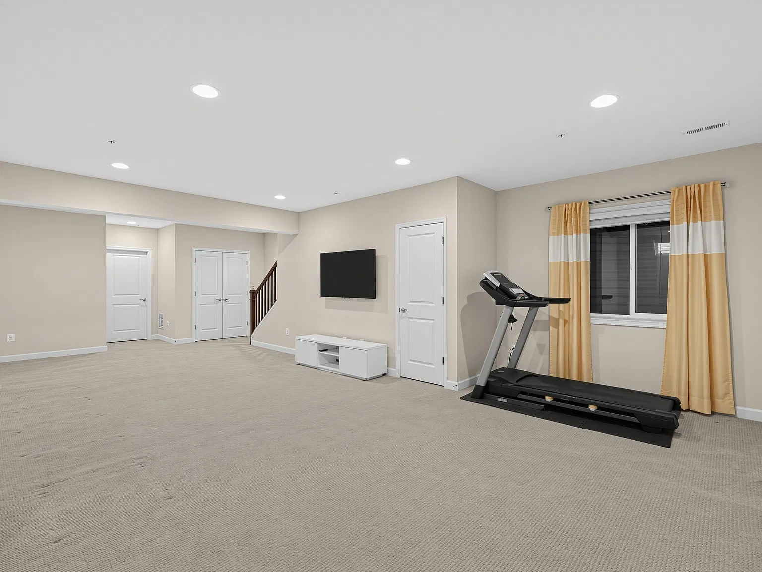 4 bed, 3419 sqft, $4,200 — Photo 1