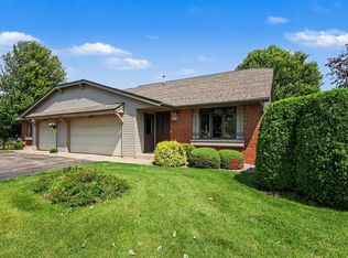 217 Parkside Dr, Zeeland, MI 49464