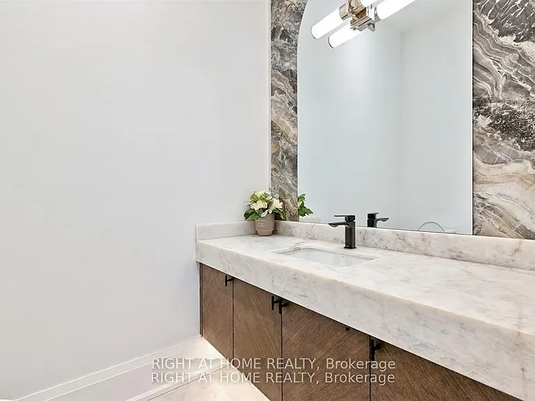 27 Hurlingham Cres — Photo 16