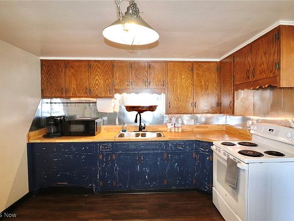 3rd image of 132 E Sunset Dr