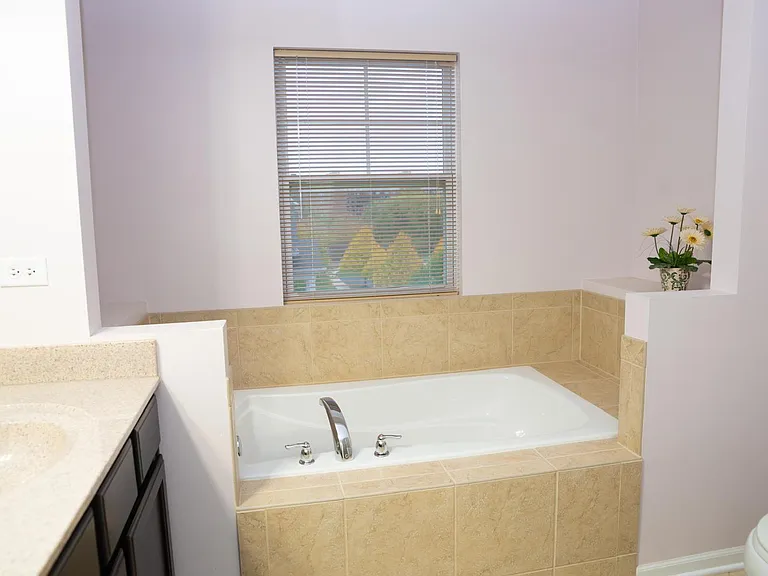 506 Grosvenor Ln — Photo 50
