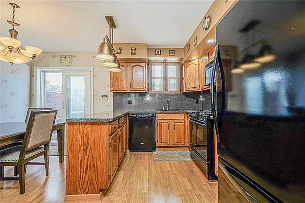 Sold by Remax Real Estate Professionals | media 9