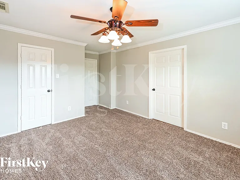 8008 Blue Jay St — Photo 10