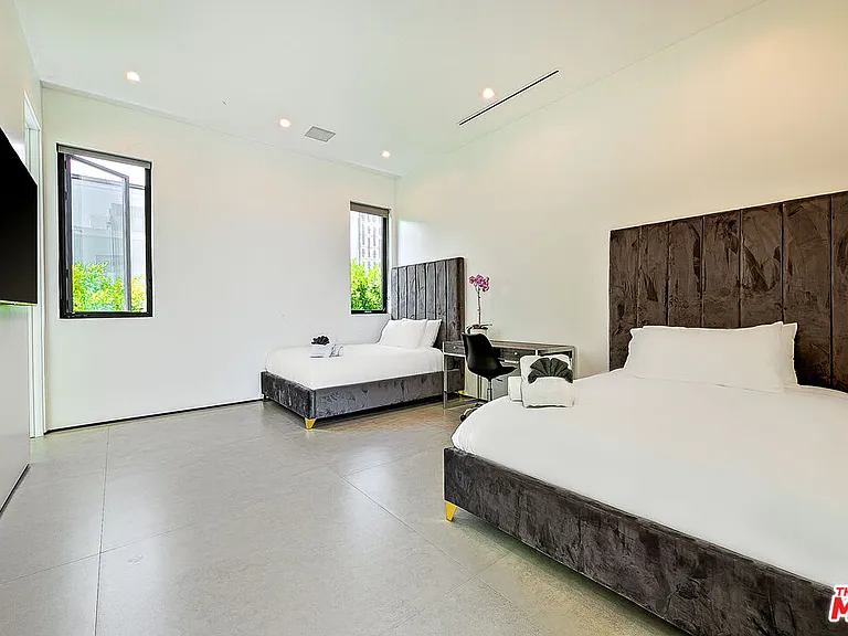 128 N Laurel Ave — Photo 34