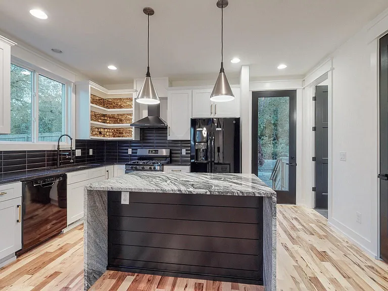 1103B Cecilia Ave — Photo 9