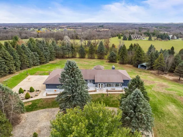 W337S9706 Red Brae DRIVE, Mukwonago, WI 53149