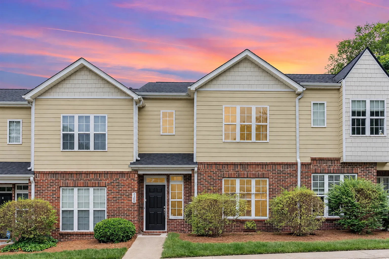 3 bed, 2.5 bath, 1417 sqft, $2,100 — Photo 1