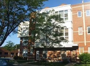 635 Dara James Rd, Des Plaines, IL 60016