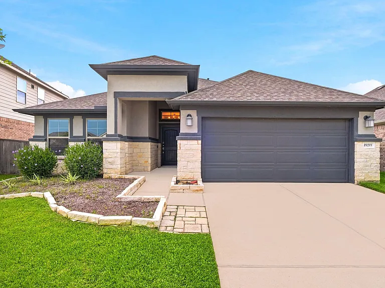 19218 Jenny Creek Ct — Photo 1