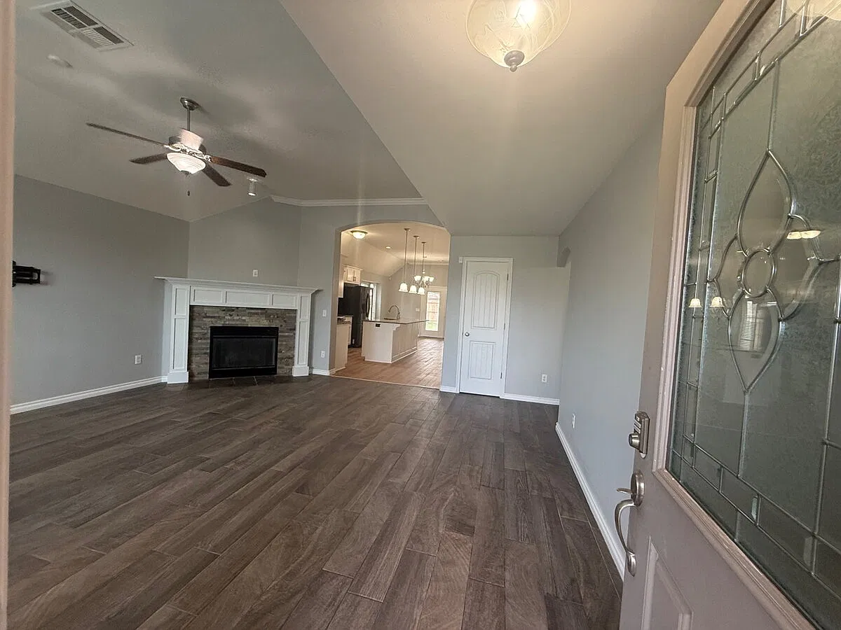 4 bed, 3.0 bath, 2602 sqft, $2,595 — Photo 3