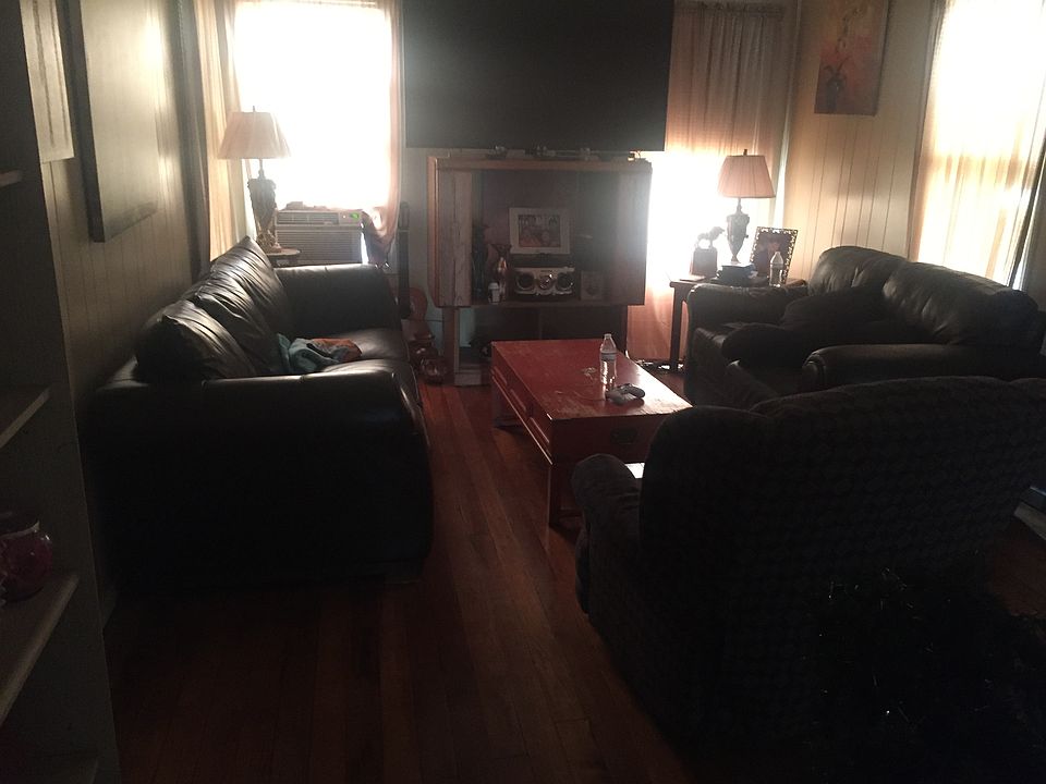 1st image of 218 W Longview St