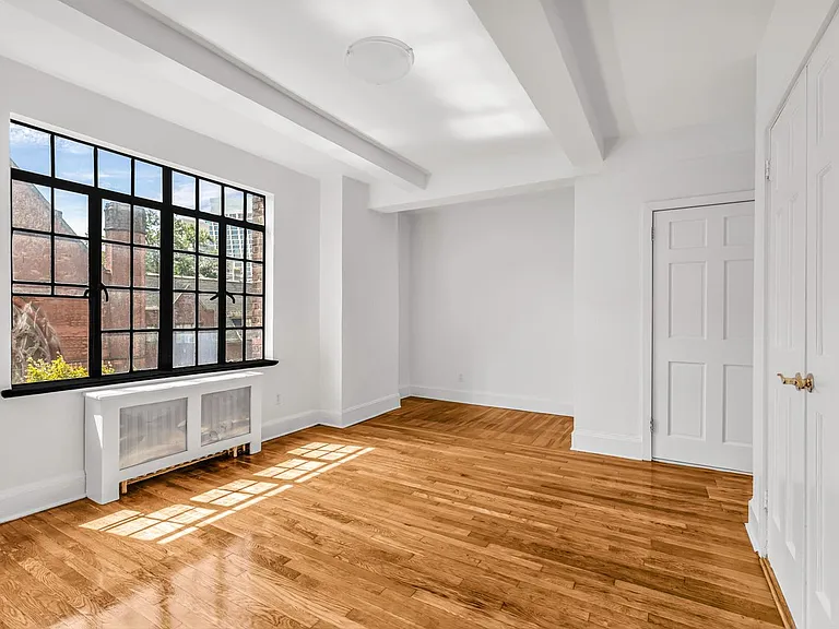433 W 21st St #6A — Photo 7