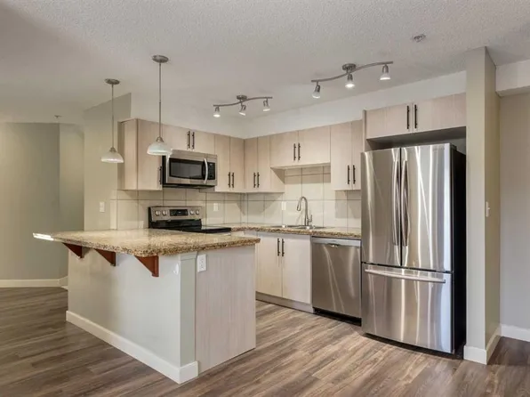 108 E Country Village Cir NE #301, Calgary, AB T3K 0E3