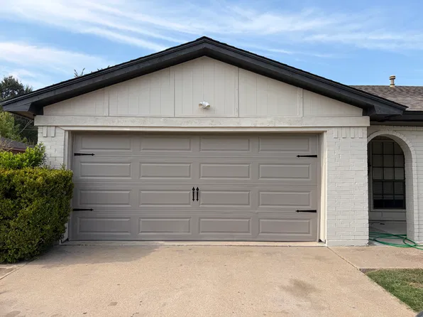 312 Cannon Dr, Hurst, TX 76054