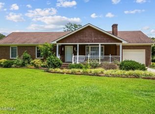 309 N Eden Dr, Washington, NC 27889