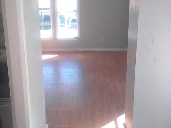 2nd image of 528 N Louisa Ave