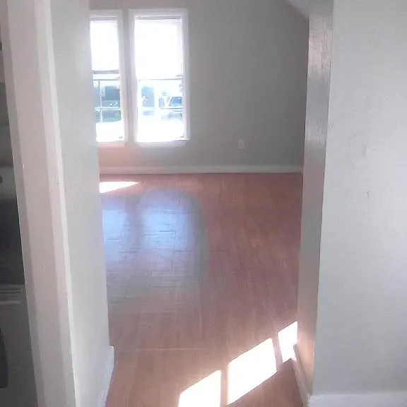 528 N Louisa Ave — Photo 2