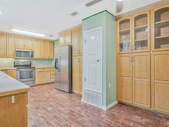 4th image of 724 Woodmere Dr