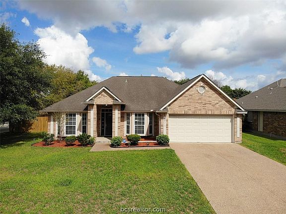 2nd image of 301 Regensburg Ln