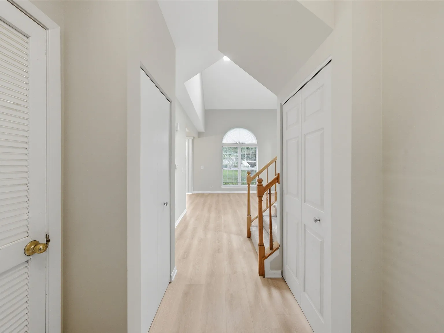 2 bed, 1394 sqft, $2,390 — Photo 2