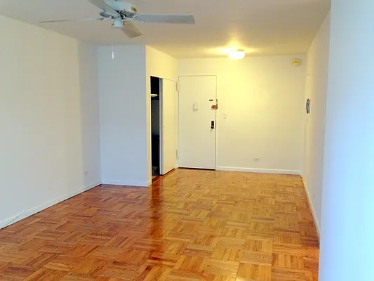 Sold by Manhattan Boutique Real Estate | media 13