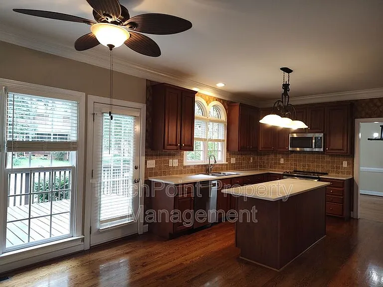 204 Limerick Dr — Photo 3
