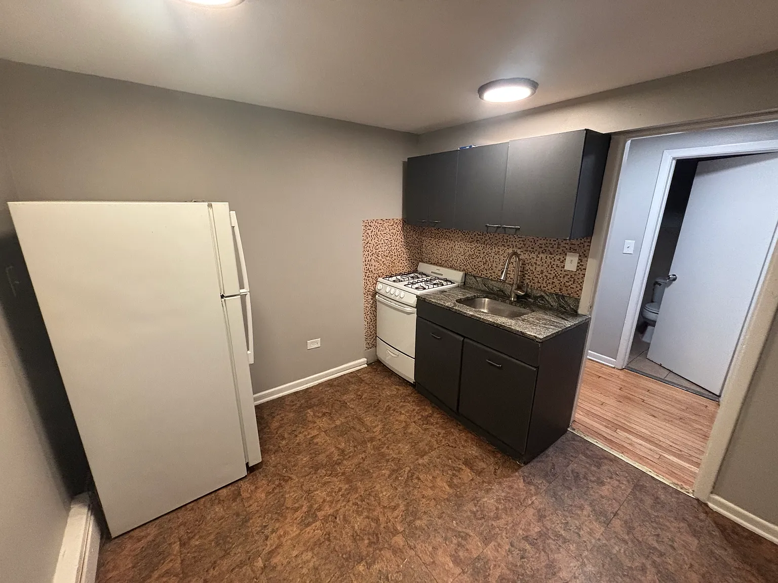 Studio, 1.0 bath, $1,050 — Photo 4