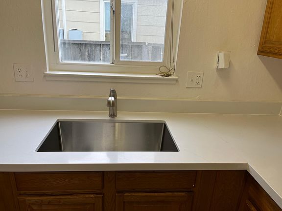 5th image of 32 N 12th St APT 3