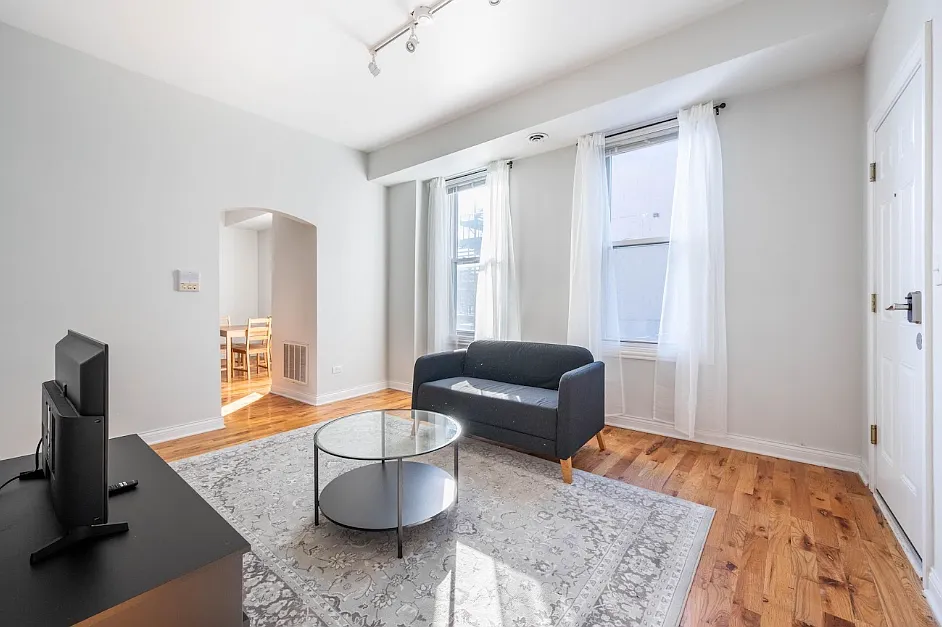 3 bed, 1200 sqft, $2,600 — Photo 2