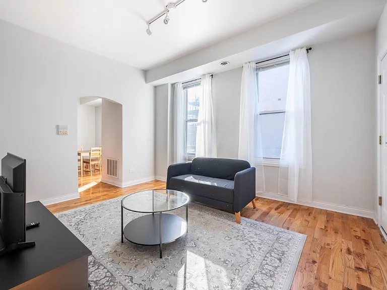 1443 N Campbell Ave #2R — Photo 2