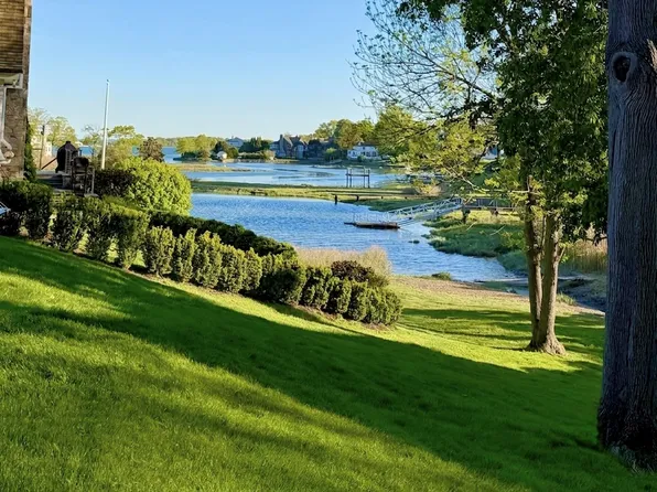 14 Shoalpoint Ln, Riverside, CT 06878