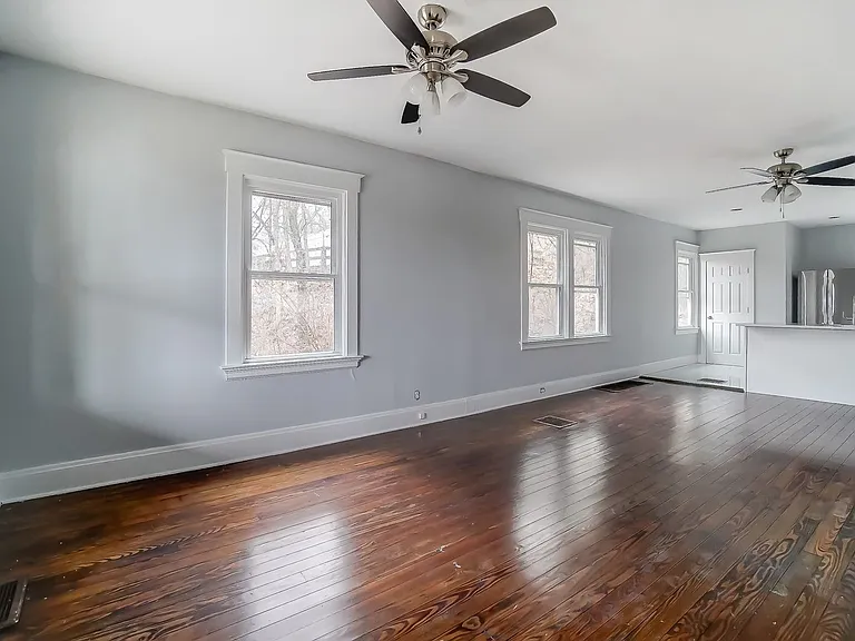 2307 Center St — Photo 12