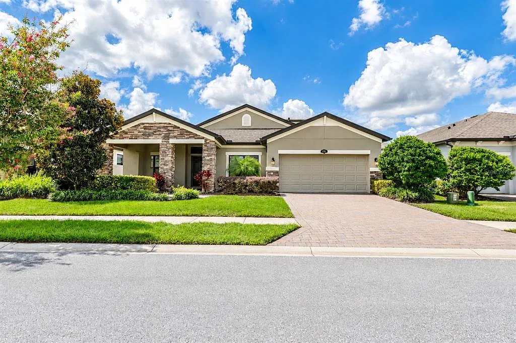 5 bed, 4.0 bath, 3337 sqft, $4,500 — Photo 2