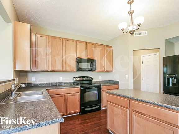 4th image of 10262 McClain Dr