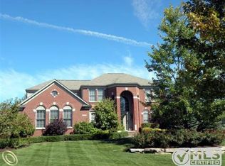 2046 Aberdeen Ct, Rochester, MI 48306