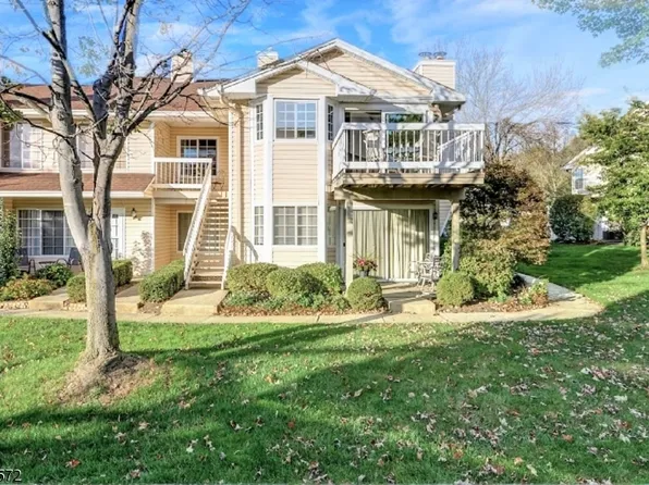 56 Foxwood Ct, Bedminster, NJ 07921