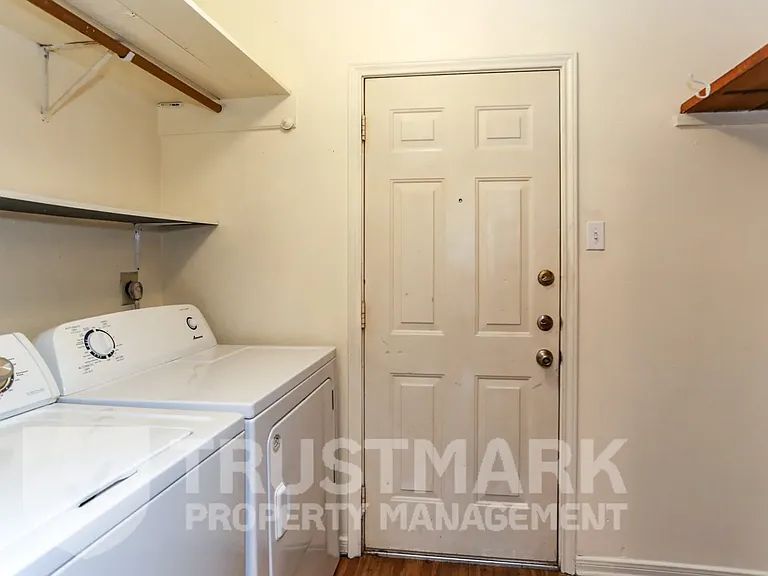 220 Gibson St #B — Photo 7