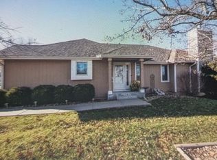 6310 SW Monarch Ct, Topeka, KS 66610