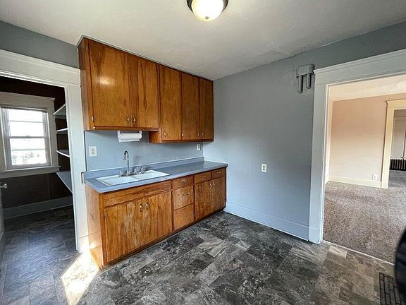 4th image of 2401 Hansen AVENUE