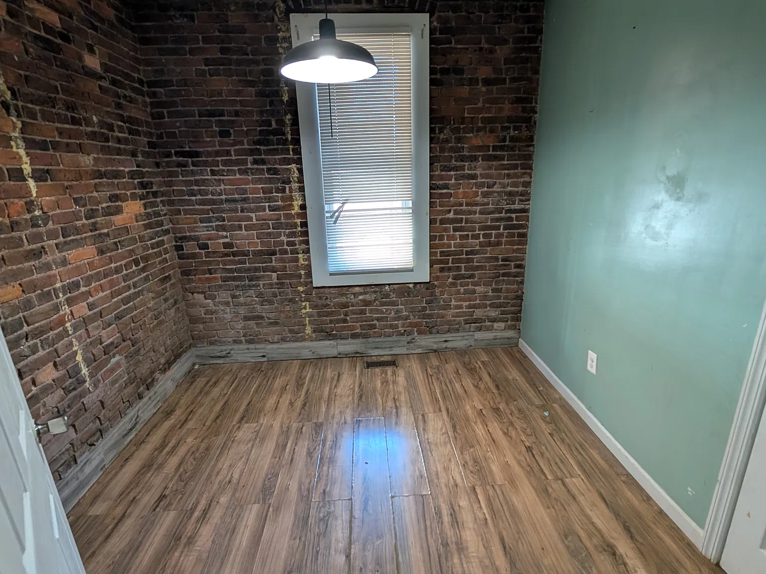 2 bed, 1300 sqft, $2,000 — Photo 4