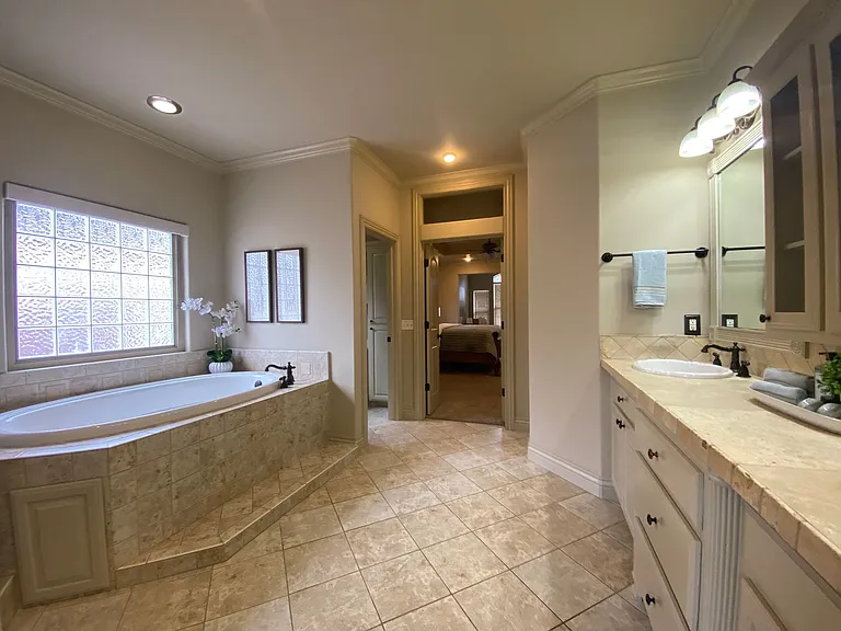 3605 N Narcissus Ave — Photo 26