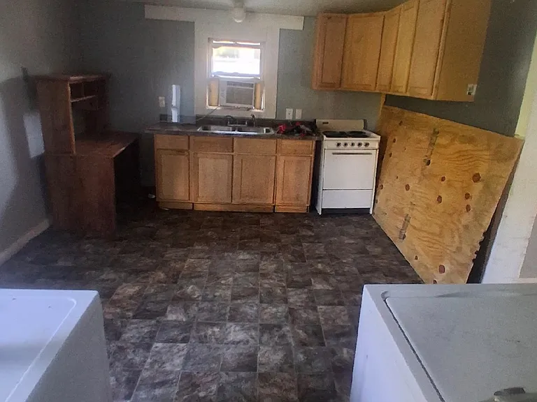 428 S Central St — Photo 3