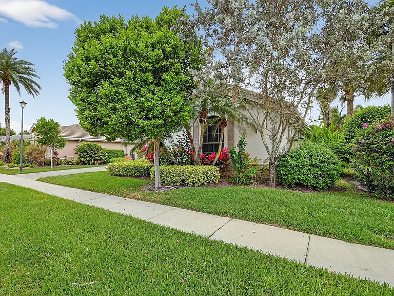 10337 Trianon Pl — Photo 4
