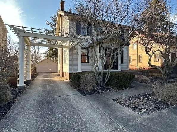 2657 Dresden Rd, Zanesville, OH 43701