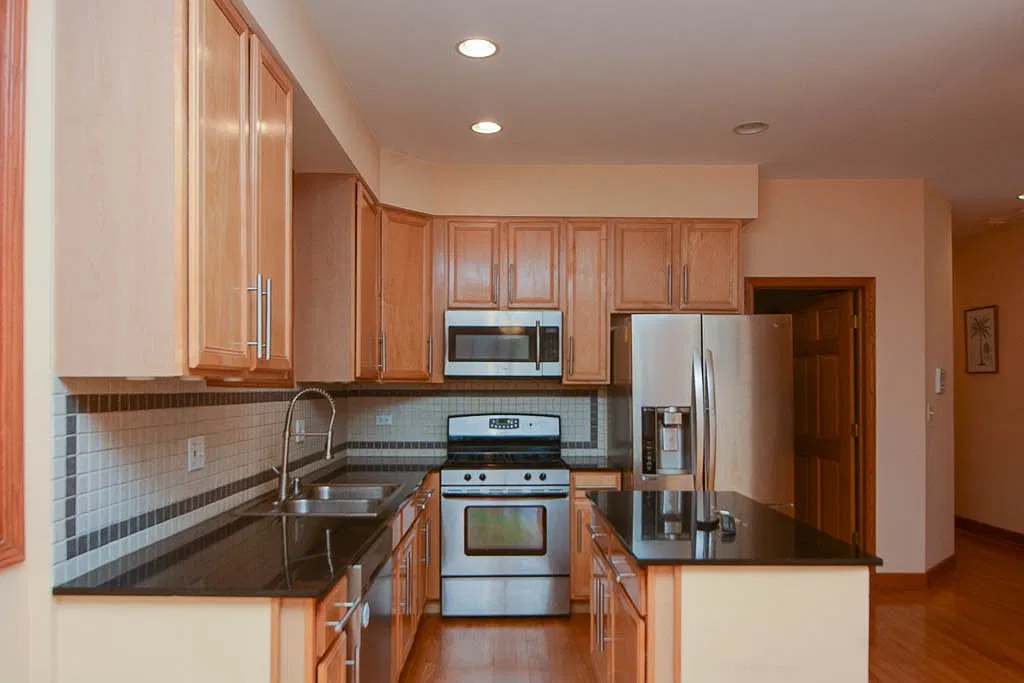 1720 W Augusta Blvd — Photo 2
