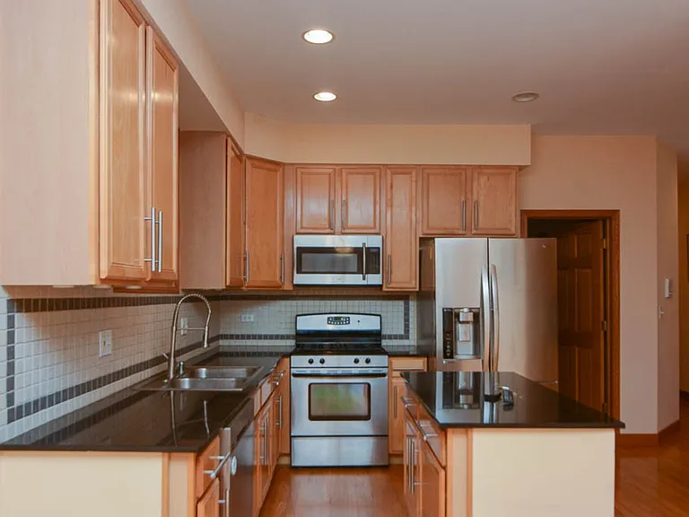 1720 W Augusta Blvd #2 — Photo 2
