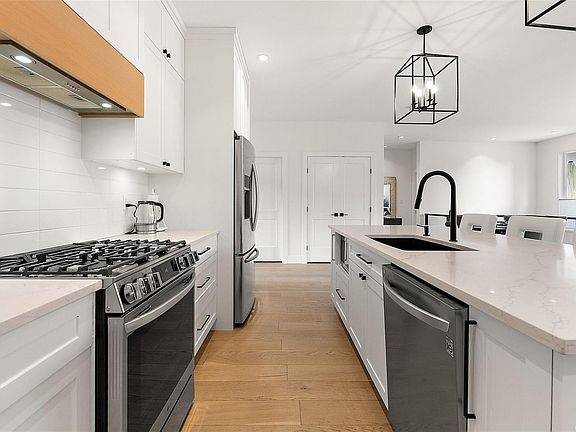 5th image of 1583 Rondeault Rd