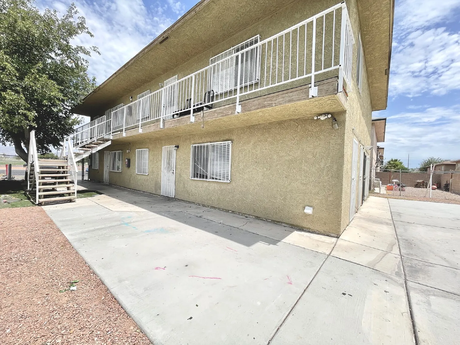 2 bed, 1.0 bath, 815 sqft, $1,350 — Photo 2